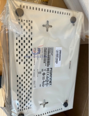 Φωτιά με σύρμα Fortinet FG-30E 900 χιλιάδες ταυτόχρονες συνεδρίες για ισχυρή ασφάλεια